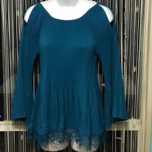 ROZ & ALI crimped top with lace bottom